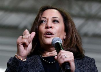 La senadora Kamala Harris se dirige a la audiencia en el Texas Southern University Recreational Center, en Houston, el 23 de marzo de 2019. Foto: Larry W. Smith / EPA / EFE.