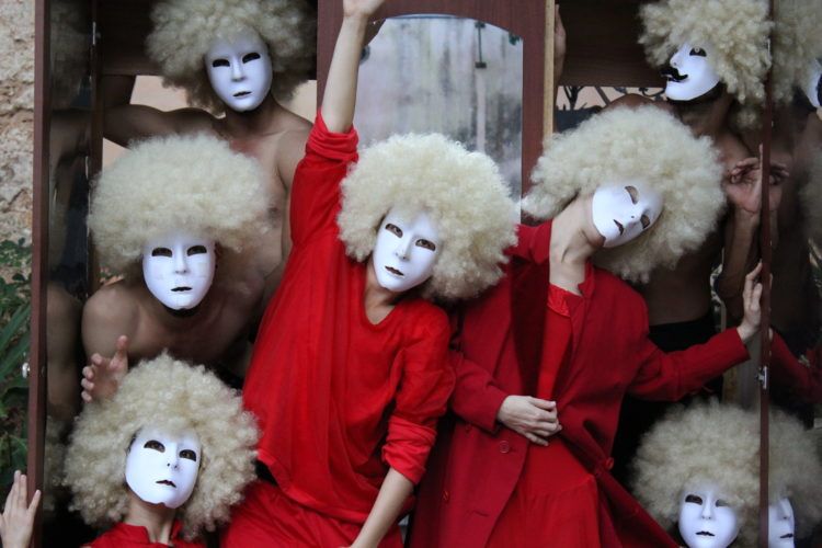 Obra "Crisálida", del coreógrafo cubano Miguel Azue, una colaboración cubano-escandinava entre Danza-Teatro Retazos y Memory Wax. Foto: Cortesía Danza-Teatro Retazos.