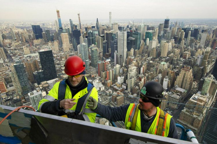 Obreros trabajan en el observatorio de Hudson Yards, el proyecto que está cambiando la fisonomía de Nueva York. Foto del 8 de marzo del 2019. Foto: Mark Lennihan / AP.