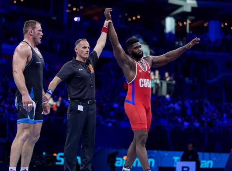 Pino logró tres victorias en su primer gran examen en el estilo libre, lo cual lo reafirma como uno de los luchadores cubanos más seguros del momento. Foto: Tomada de Inside the Games