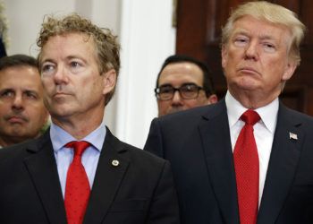 El senador estadounidense Rand Paul junto al presidente Donald Trump en la Casa Blanca en octubre de 2017. Foto: Evan Vucci / AP / Archivo.