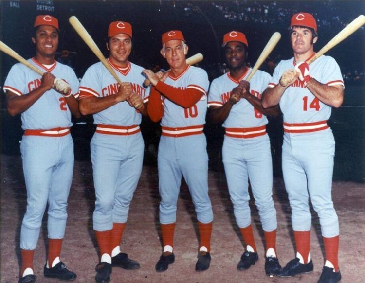 El cubano Tany Pérez (izquierda) con el uniforme de los Rojos de Cincinnati junto a Johnny Bench, el mánager Sparky Anderson, Joe Morgan y Pete Rose. Foto: Tomada de El Nuevo Herald