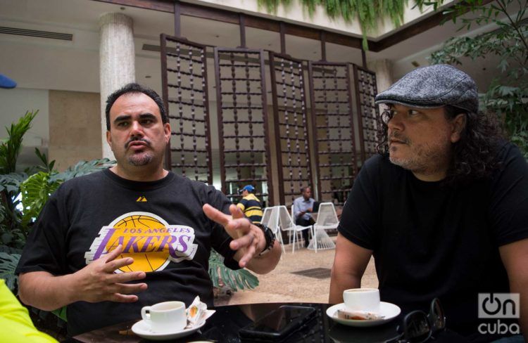 Ulises Bella y Asdru Sierra, dos de los integrantes de la banda chicana, Foto: Otmaro Rodríguez.