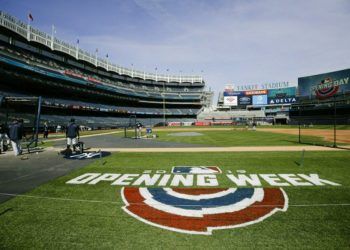 Jugadores de los Yankees de Nueva York toman parte de una práctica de bateo durante un entrenamiento el miércoles 27 de marzo de 2019, en Nueva York. (AP Foto/Frank Franklin II)