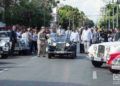 El Príncipe Carlos de Inglaterra y su esposa Camila, duquesa de Cornualles, llegan en un auto clásico británico al parque de 17 y 6 en el Vedado, La Habana, el 26 de marzo de 2019. Foto: Otmaro Rodríguez.