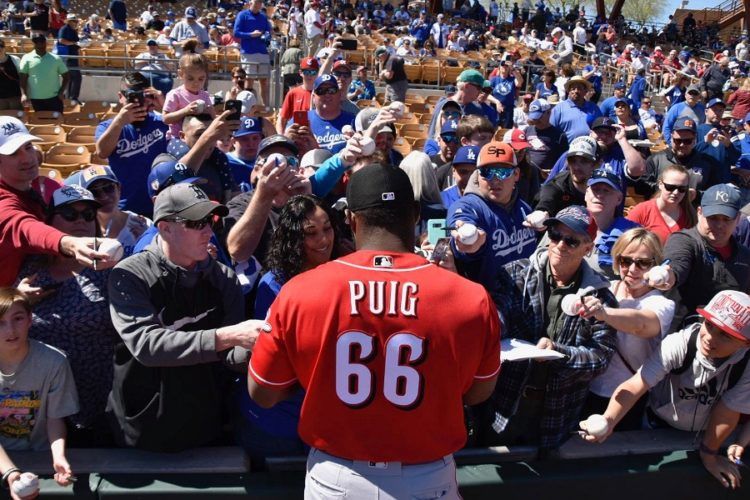 Yasiel Puig fue recibido como una estrella por miles de fanáticos de los Dodgers . Foto: Cincinnati Reds