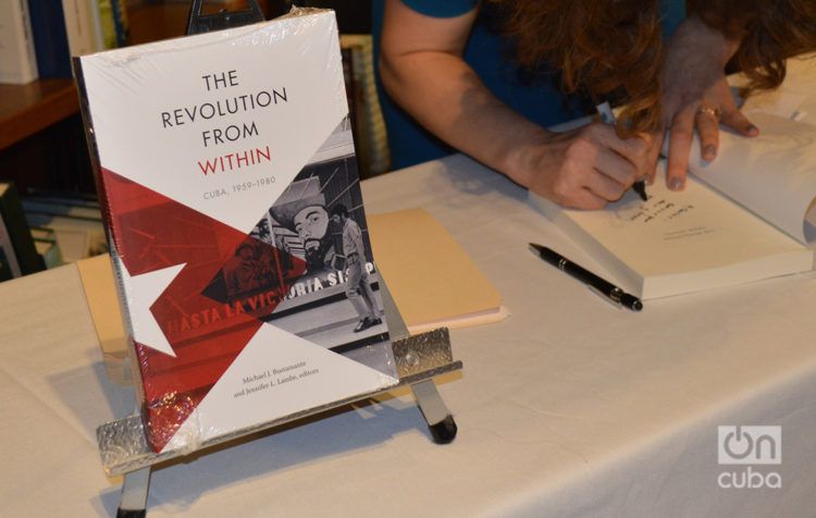 Libro "La Revolución por dentro", presentado en Miami. Foto: Marita Pérez Díaz.