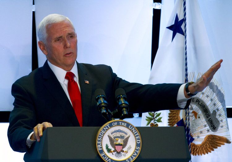 El vicepresidente estadounidense Mike Pence habla durante un evento de Latino Coalition, una organización conservadora de empresarios hispanos en Washington el miércoles 6 de marzo de 2019. Foto> Jose Luis Magana /AP.