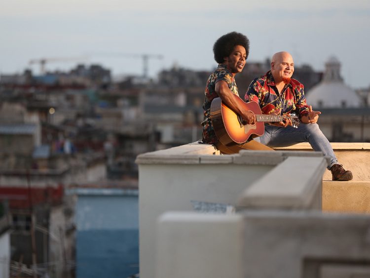 Alex Cuba y Kelvis Ochoa. Foto: Gabriel Guerra Bianchini.