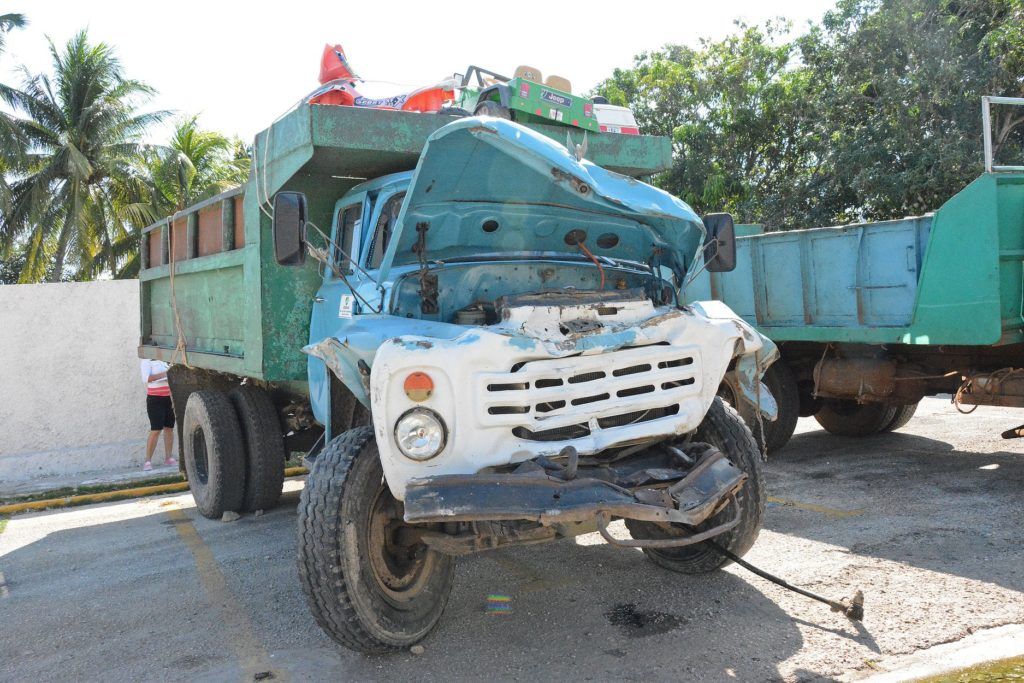 Camión accidentado en la provincia cubana de Ciego de Ávila, el 1 de abril de 2019. Foto: Periódico Invasor / Facebook.