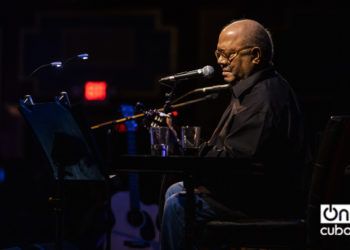 El cantautor cubano Pablo Milanés en concierto. Foto: Osbel Concepción / Archivo.