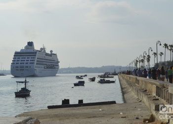 El Adonia entrando a La Habana. Foto: Marita Pérez Díaz.