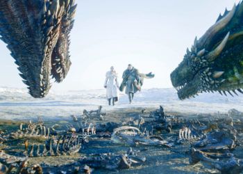 Emilia Clarke, izquierda, y Kit Harington en una escena de "Game of Thrones" cuya octava temporada se estrenó el 14 de abril de 2019 en una imagen proporcionada por HBO. Fotograma: HBO vía AP.