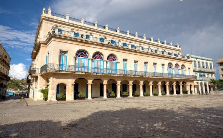 Hotel Santa Isabel, en la Habana Vieja, una de las adiciones a la lista de entidades y subentidades prohibidas por el gobierno de Estados Unidos para los ciudadanos de su país, tras su actualización el 24 de abril de 2019. Foto: todocuba.org