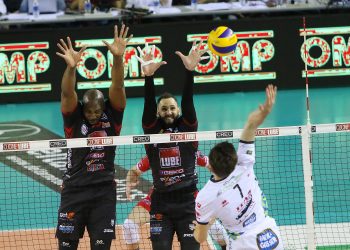 Simón y Juantorena no dieron mucho margen al Trentino en el cuarto episodio seminfinal. Foto: Tomada de Lega Volley