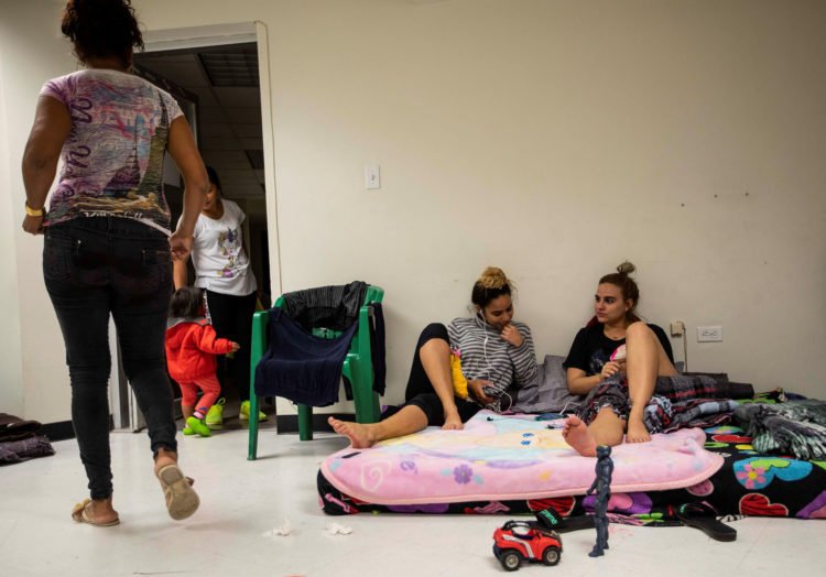 Migrantes cubanos en un albergue de la fronteriza Ciudad Juárez, en el estado de Chihuahua (México). Foto: Alejandro Bringas / EFE / Archivo.