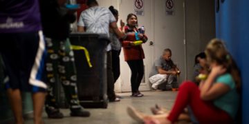 Migrantes cubanos el pasado 23 de marzo de 2019, en un albergue de la fronteriza Ciudad Juárez, en el estado de Chihuahua (México). Foto: Alejandro Bringas / EFE.