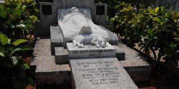 Tumba de Jeannette Ryder en el Cementerio de Colón, en La Habana.