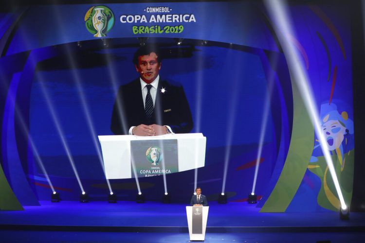 El presidente de la Conmebol, Alejandro Domínguez, habla durante el sorteo de la Copa América 2019, el jueves 24 de enero de 2019, en Río de Janeiro. (AP Foto/Andre Penner)