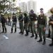 Soldados sublevados se ubican afuera de la base aérea de La Carlota en Caracas, Venezuela, el martes 30 de abril de 2019. Foto: Ariana Cubillos / AP.