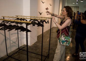 Obra del cubano Yoan Capote en la galería Factoría Habana, durante la XIII Bienal de La Habana. Foto: Otmaro Rodríguez.