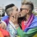 Imagen de archivo de dos hombres besándose durante la celebración de las Jornadas Cubanas contra la Homofobia y la Transfobia. Foto: Otmaro Rodríguez / Archivo OnCuba.