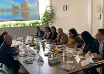 Encuentro entre autoridades de salud de Cuba y Rusia para la firma de un memorando de cooperación para el tratamientos del cáncer. Foto: @EmbacubaRusia / Twitter.