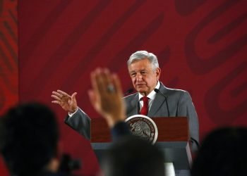 El presidente mexicano Andrés Manuel López Obrador (AMLO) durante su conferencia matutina diaria en el Palacio Nacional, en Ciudad de México, el viernes 31 de mayo de 2019. Foto: Ginnette Riquelme / AP.