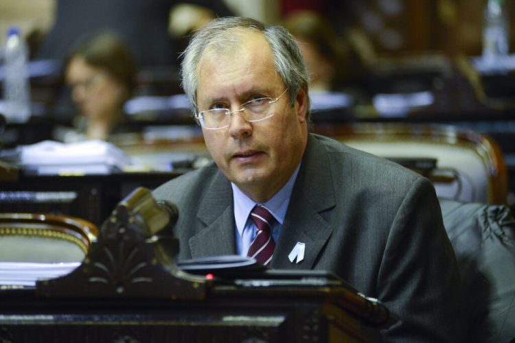 El diputado Héctor Olivares asiste a una sesión en el Congreso en Buenos Aires, Argentina el 18 de mayo de 2016. Foto: Honorable Cámara de Diputados de la Nación, HCDN vía AP.