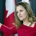 Ministra de Relaciones Exteriores de Canadá, Chrystia Freeland, habla con la prensa en  Ottawa, el 12 de diciembre de 2018. Foto: Adrian Wyld / The Canadian Press.