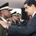 El general Manuel Ricardo Cristopher Figuera, director del Servicio Bolivariano de Inteligencia Nacional (Sebin) de Venezuela, junto a Nicolás Maduro. Foto: MSN.com.