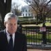 El fiscal especial Robert Mueller pasa por la Casa Blanca después de asistir a un servicio religioso en la Iglesia Episcopal St. John en Washington, el 24 de marzo de 2019. Foto:Cliff Owen/ AP.