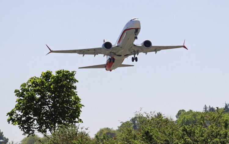 Un avión Boeing 737 MAX 8 despega durante un vuelo de prueba el miércoles 8 de mayo de 2019 en Renton, Washington. Foto: Ted S. Warren / AP.