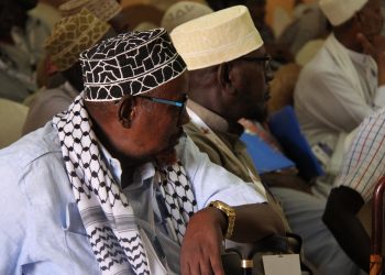 Ancianos de Mandera. Foto: interpeace.org.