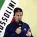 El candidato del partido Hermanos de Italia para las elecciones europeas, Caio Giulio Cesare Mussolini, ofrece un discurso durante un acto de campaña en Sirignano, en el sur de Italia. Foto: Gregorio Borgia/AP.