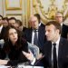 El presidente francés Emmanuel Macron (der) y la primera ministra de Nueva Zelanda Jacinda Ardern asisten a una reunión en el Palacio del Eliseo, París, miércoles 15 de mayo de 2019, sobre la manera de impedir la transmisión online de actos extremistas violentos. Foto: Charles Platiau/Pool vía AP.