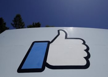 El logo de Facebook en la sede de la compañía en Menlo Park, California, el 25 de abril de 2019. Foto: Jeff Chiu / AP / Archivo.