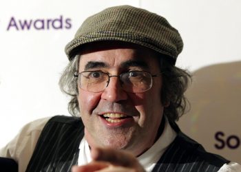 Danny Baker el 13 de mayo de 2013 en Londres. Baker, un discjockey de la BBC, fue despedido tras usar una foto de un chimpancé en un tuit sobre el bebé del príncipe Enrique y su esposa Meghan, la duquesa de Sussex el jueves 9 de mayo del 2019. Foto: Yui Mok / PA vía AP.