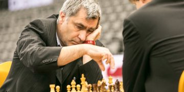 El ucraniano Vassily Ivanchuk (izq), siete veces campeón del Capablanca de ajedrez, encabezará el grupo Élite del torneo en la edición de 2019. Foto: advancedchessleon.com