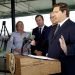 El gobernador de Florida, Ron DeSantis, habla durante un evento en Miami, el martes 7 de mayo de 2019. Foto: Lynne Sladky / AP.