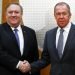 El secretario de Estado norteamericano Mike Pompeo, izquierda, y el canciller ruso Serguei Lavrov se estrechan las manos antes de su reunión en Sochi, Rusia, martes 14 de mayo de 2019. (AP Foto/Pavel Golovkin, Pool)