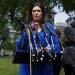 La secretaria de prensa de la Casa Blanca, Sarah Sanders, informa a la prensa fuera de la Casa Blanca, Washington, viernes 3 de mayo de 2019.  Foto: Evan Vucci / AP.