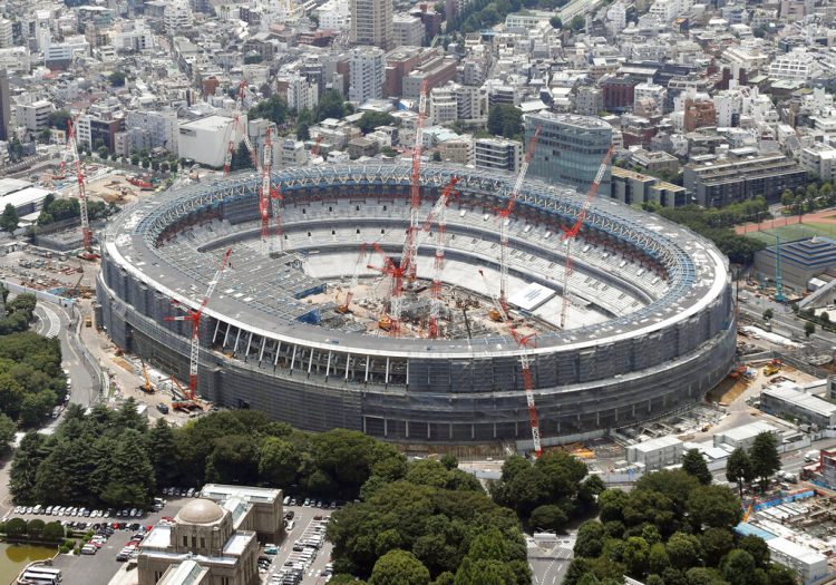ARCHIVO - Foto del 11 de julio de 2018 con una vista aérea del Estadio Nacional de los Juegos Olímpicos de Tokio 2020. (Kyodo News vía AP, archivo)