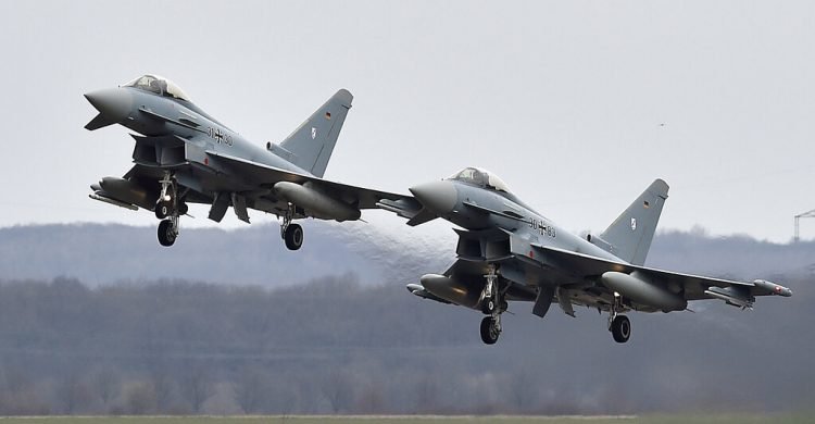 Dos Eurocaza en la Base Aérea Alemana en Noervenich, oeste de Alemania, el 21 de marzo del 2016. Foto: Martin Meissner / AP.