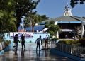 Trabajos de limpieza previos a la reapertura de la heladería Coppelia en La Habana, el martes 25 de junio de 2019. Foto: Otmaro Rodríguez.