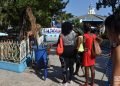 Personas esperan la reapertura de la heladería Coppelia en La Habana, el martes 25 de junio de 2019. Foto: Otmaro Rodríguez.