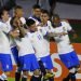 Philippe Coutinho (centro) festeja con sus compañeros el primer gol de Brasil en la victoria 3-0 ante Bolivia en la Copa América en Sao Paulo, el viernes 14 de junio de 2019. Foto: Nelson Antoine / AP.