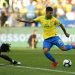 Roberto Firmino anota el segundo de Brasil en el partido ante Perú por el Grupo A de la Copa América en Sao Paulo, Brasil, el sábado 22 de junio de 2019. (AP Foto/Víctor R. Caivano)