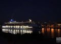 El Norwegian Sky sale de la bahía de La Habana el 5 de junio de 2019, tras la prohibición de los cruceros a Cuba por el gobierno de Donald Trump. Foto: Otmaro Rodríguez.