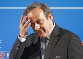 En esta imagen de archivo, tomada el 22 de febrero de 2014, el entonces presidente de la UEFA Michel Platini llega a una conferencia de prensa en Niza, Francia. Foto: Lionel Cironneau / AP / Archivo.